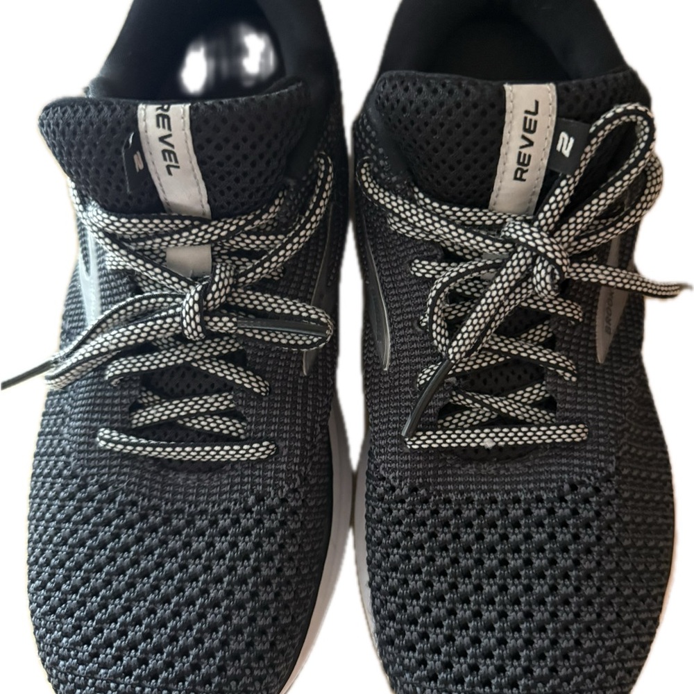 Brooks Revel 2 women’s Black and Gray Running Sneakers